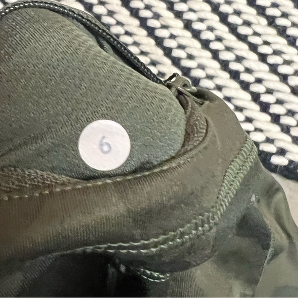 Lululemon Run: Inspire Crop II *All Luxtreme
Savasana Camo 20cm Fatigue Green - Picture 4 of 4